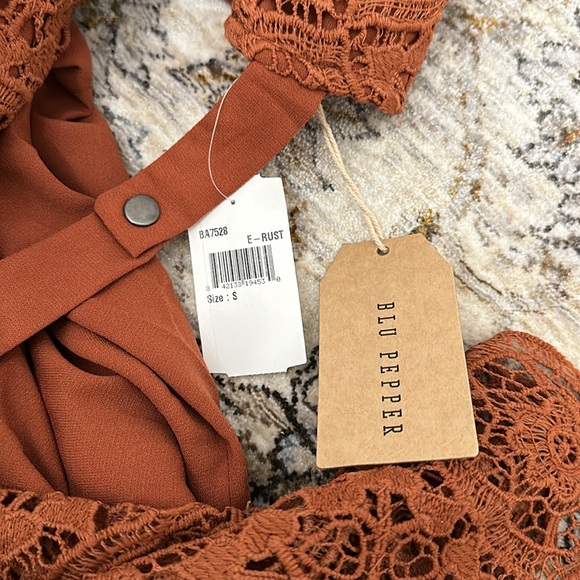 Brand new jumpsuit with lace top and wide leg bottom - Picture 5 of 5